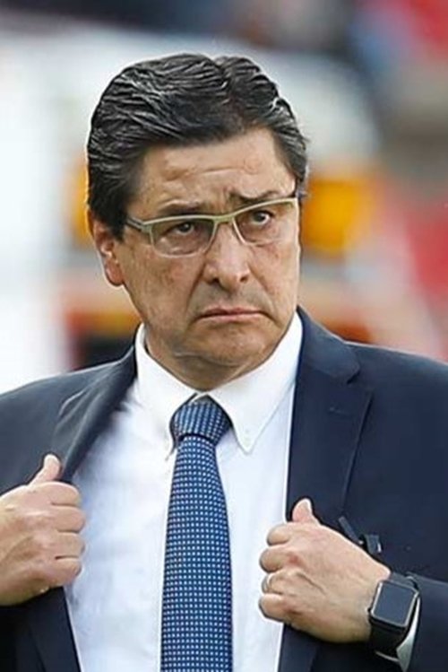 Luis Fernando Tena as Self