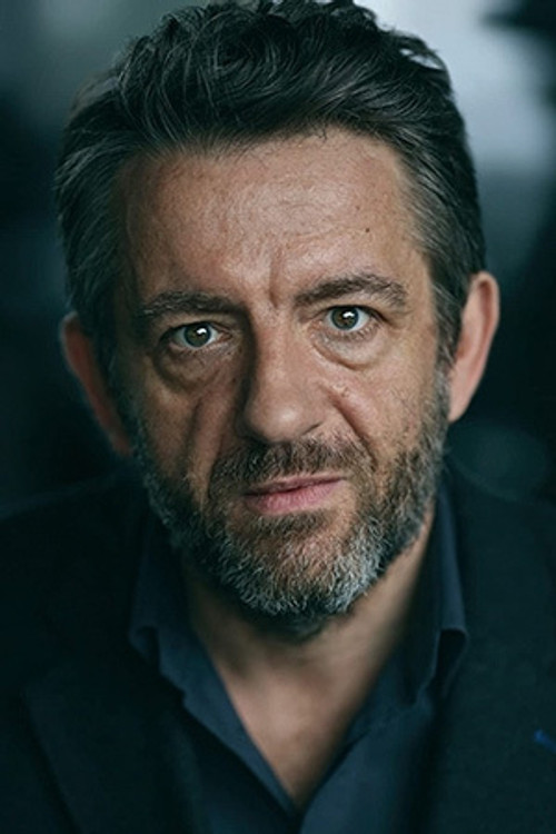 Steve North as Peter Thompson