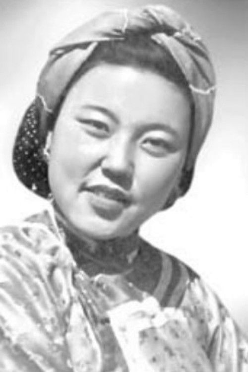 Tsogzolmaa Luvsanjamts as Dulmaa