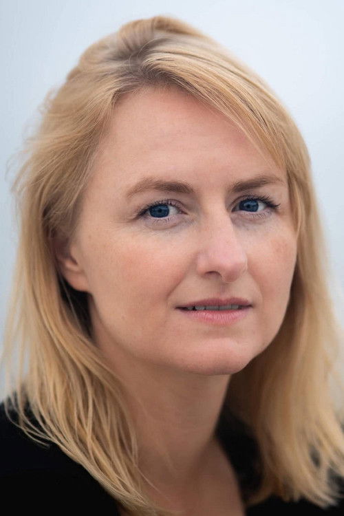 Dinna Ophelia Hæklund Schack as Victoria