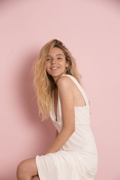 Laura Mateos as Neus