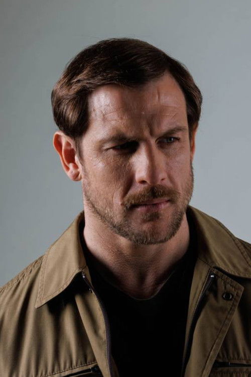 Juan Cruz Márquez de la Serna as Notero