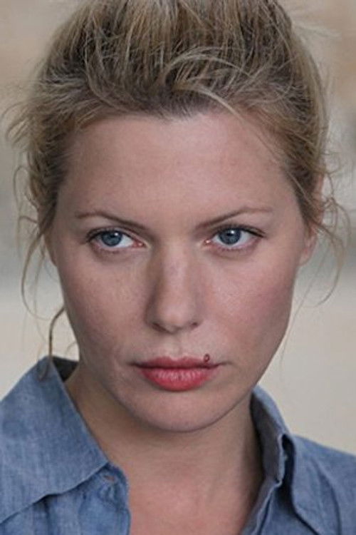 Melanie Peres as Naomi