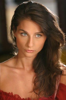 Francesca Cassola as Alma