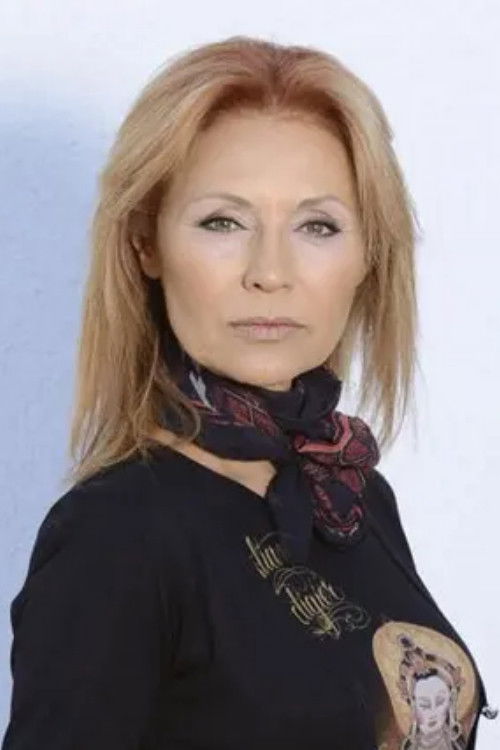 Lolita Morena as Léa