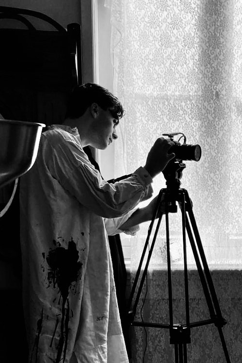 Andreas van Riet as Gregor Samsa