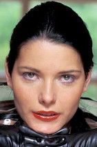 Timeo Kiss as Girl 1