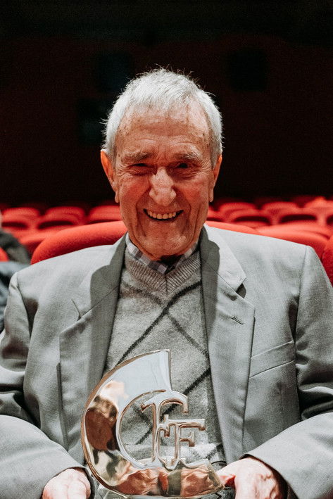 Giannis Vogiatzis as Man in night club