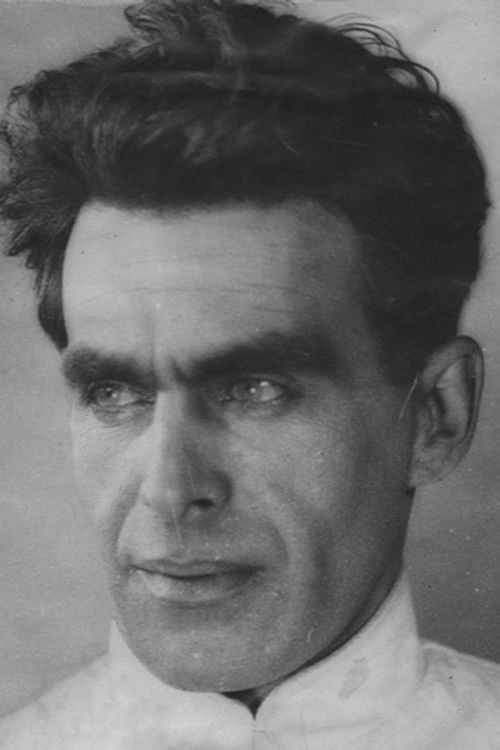 Viktor Yablonskiy as Cossack