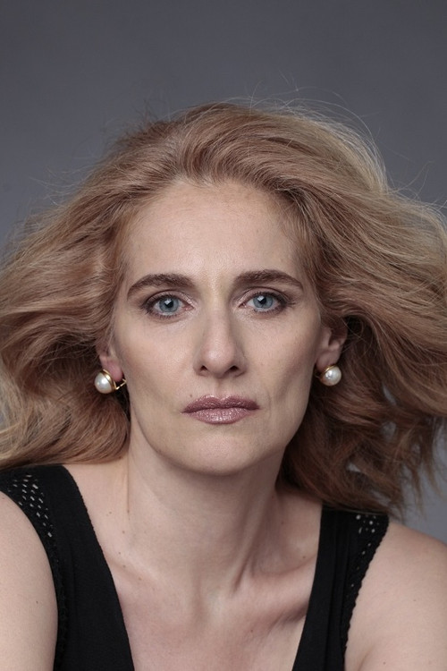 Evrika Allaverdonts as Zhenshchina