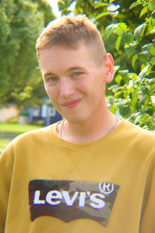 Ethan Feider as Oliver