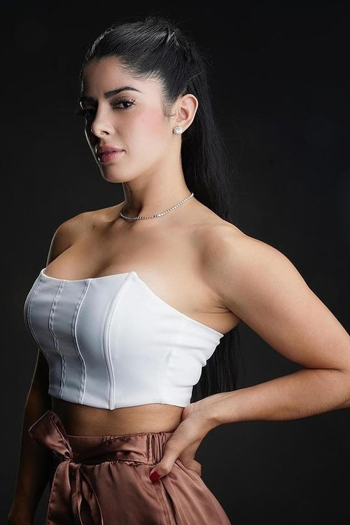 Rita Reis as French Border Patrol Officer