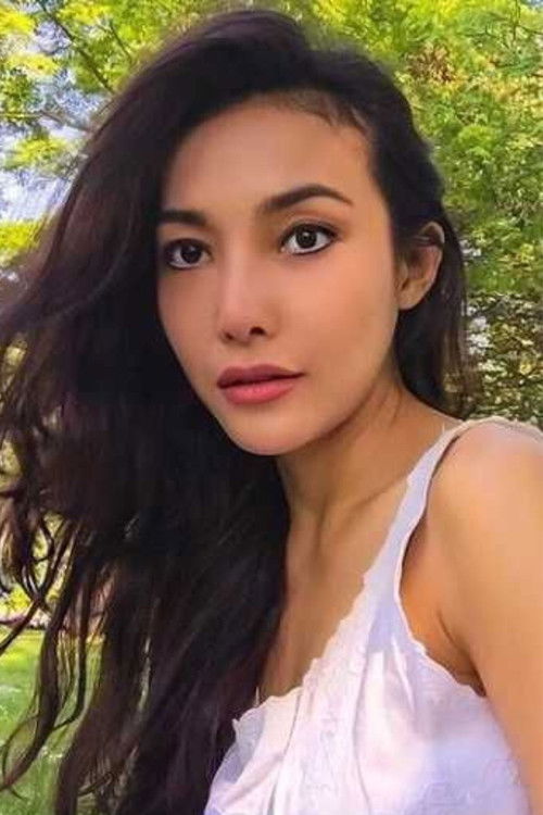 Sheny Andrea as Dilla