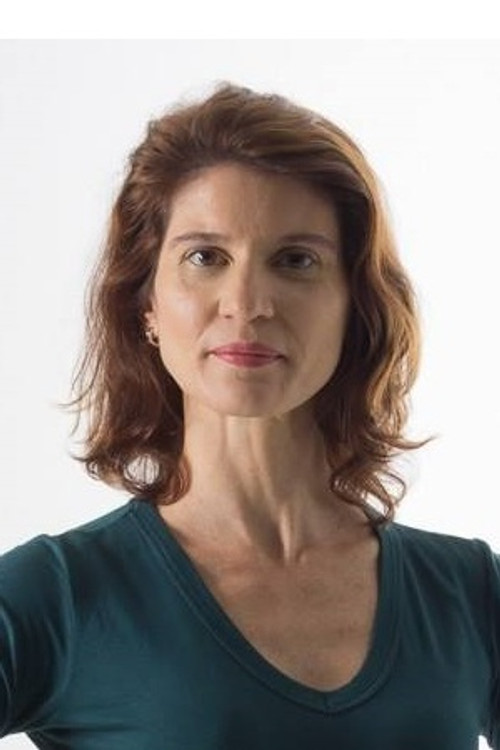 Juliana Zancanaro as Lourdes