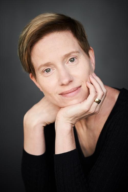 Katariina Unt as Liina Alter / Tiina