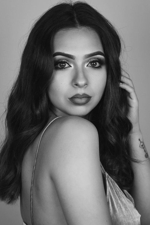 Mafalda Tavares as Inês