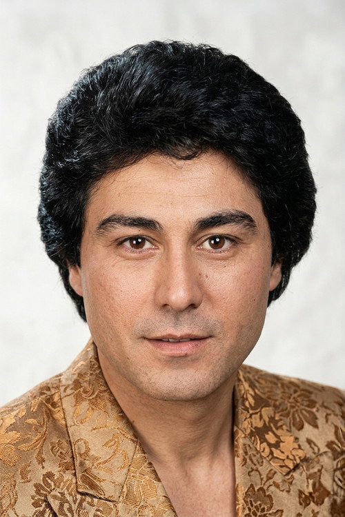 Vahdet Vural as Vahdet