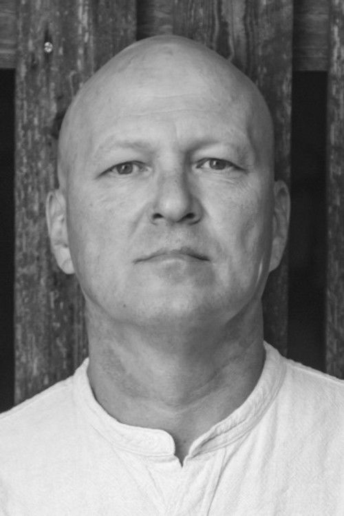 Sten Zupping as Train Guard