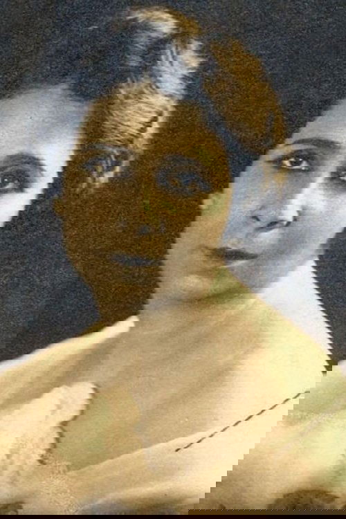 Dawlat Abiad as Amal's Mother