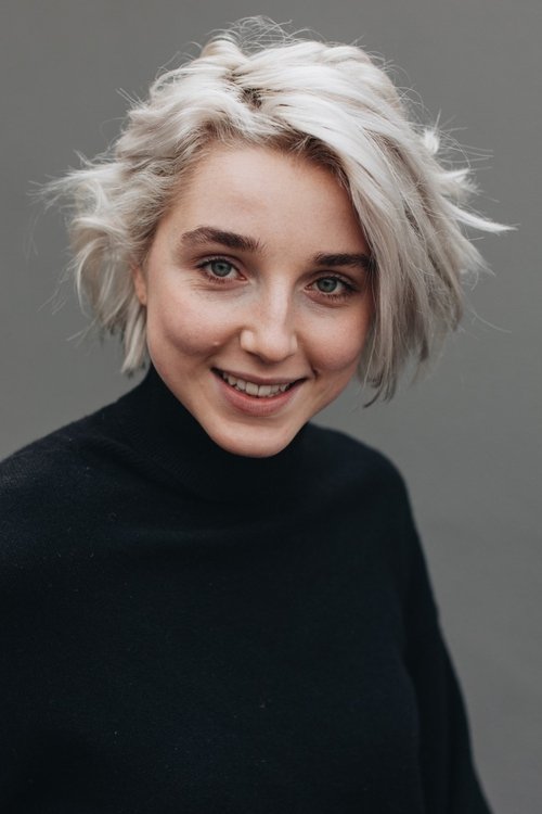 Antonia Lingemann as Janine Schneider