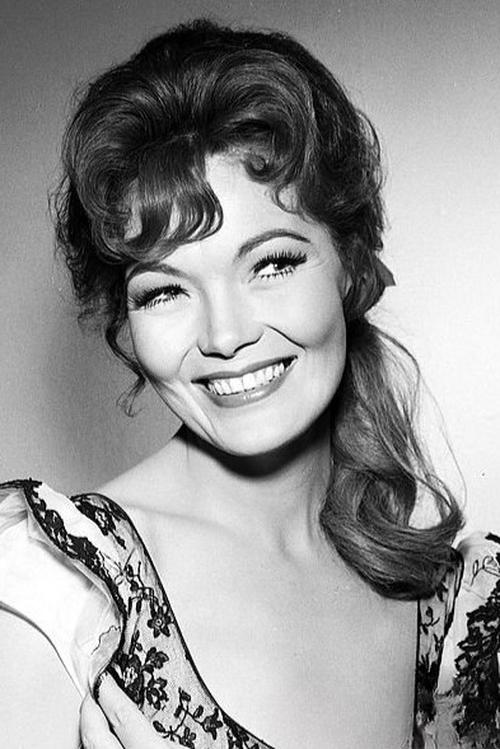 Kipp Hamilton as Pat Wade