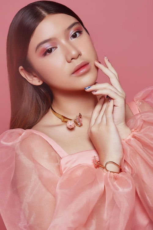 Tiara Andini as Sisi