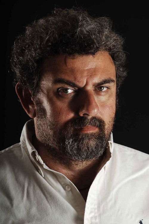 Giacomo Valenti as Riccardo Monatti