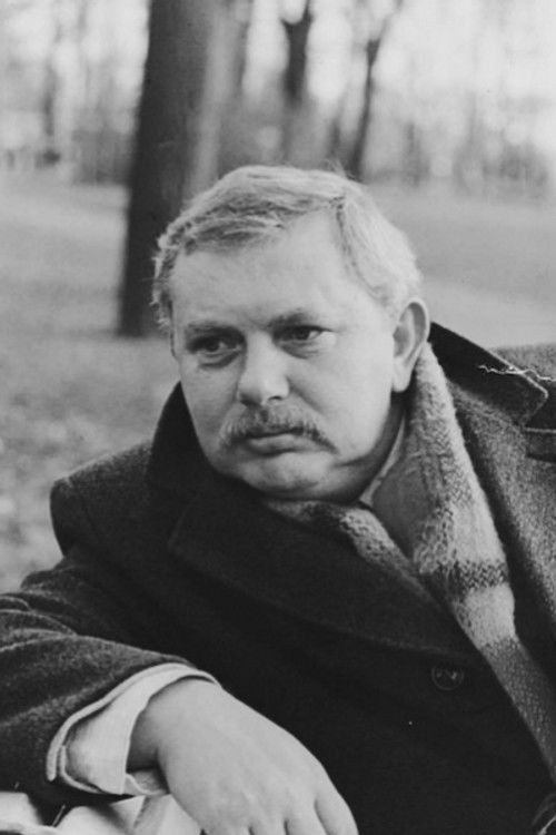 Igor Efimov as Inspector Lestrade (voice)