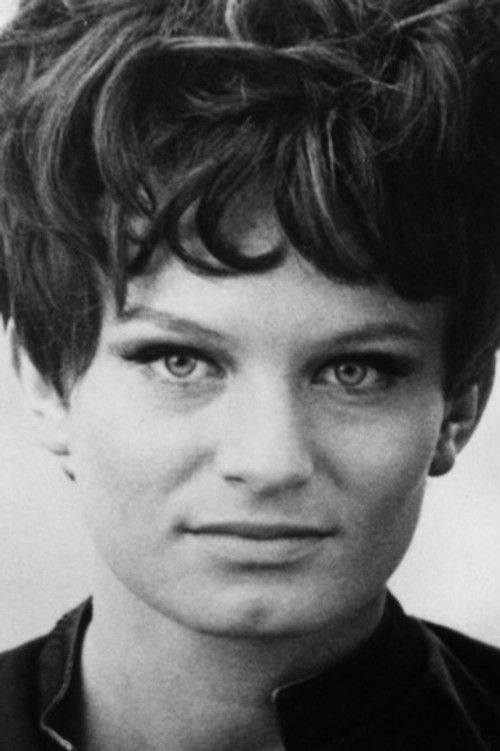 Isi ter Jung as Mädchen Atlantis