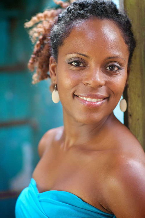 Daniely Francisque as La mère