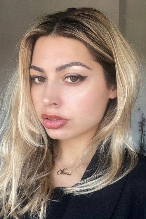 Shars Maestri as Holly