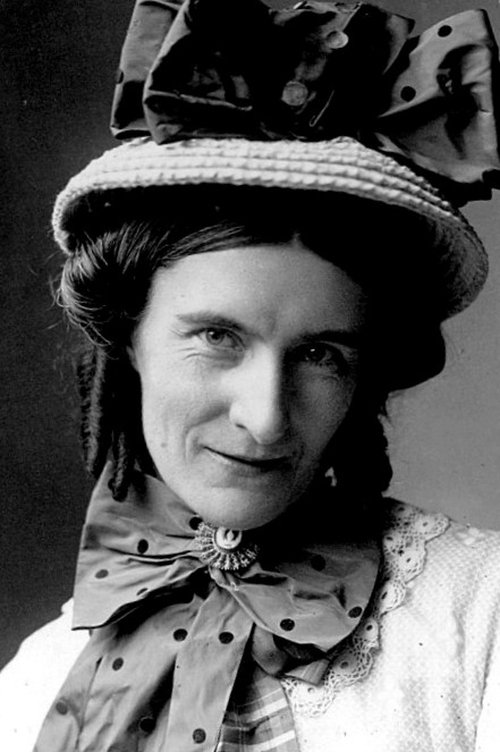 Loyola O'Connor as Susie's Aunt