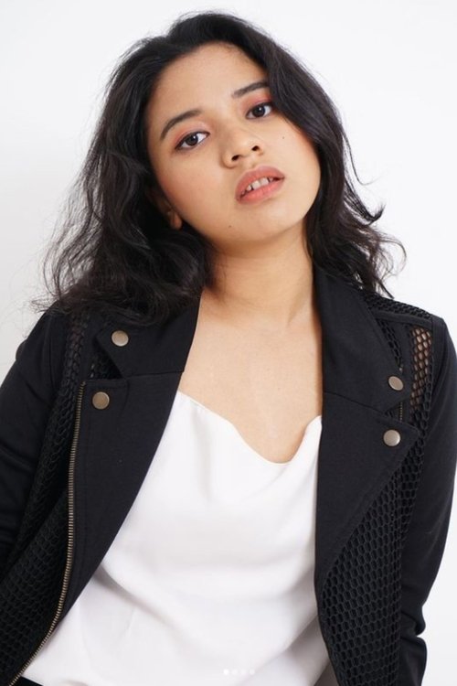 Anne Yasmine as Shindy