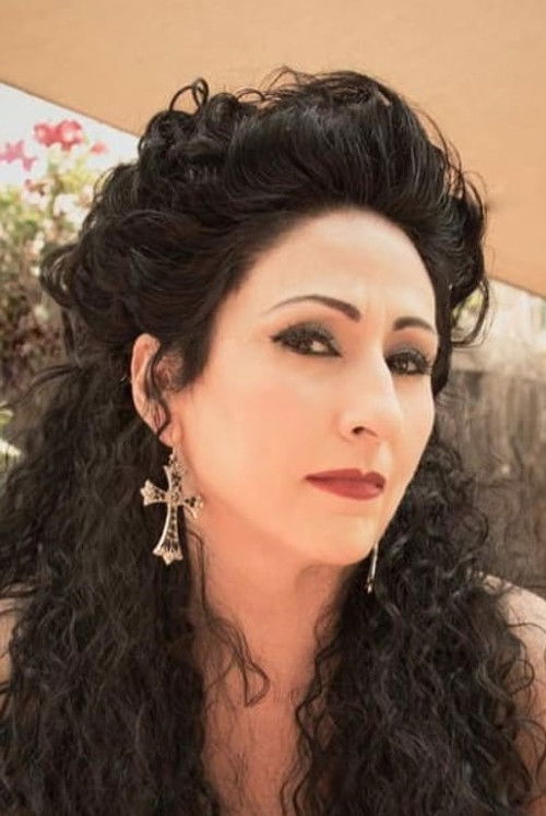 Begoña Alberdi as Lady-in-waiting