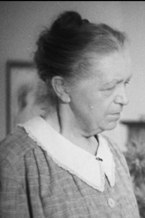 Hélène Dartigue as (uncredited)