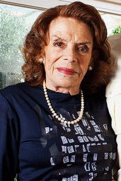 Tareka as Sofia Rebelo