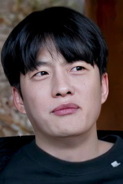 Kim Soo-hyeok as Min-woo