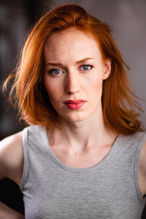 Kira Guloien as Vivian Kelly