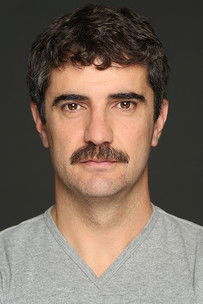 Roberto Chapu as Ramón