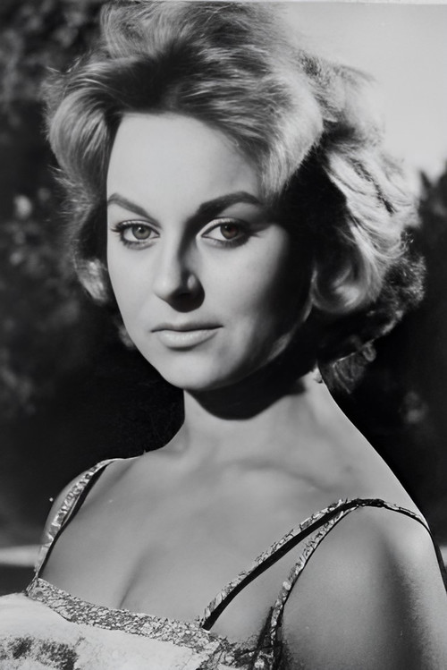 Lucía Prado as Chiquito