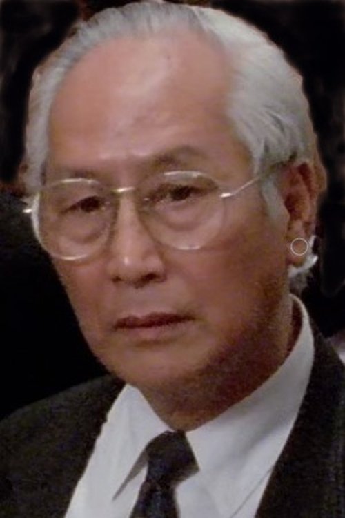 Lee Wah-Kon as Man in Lift