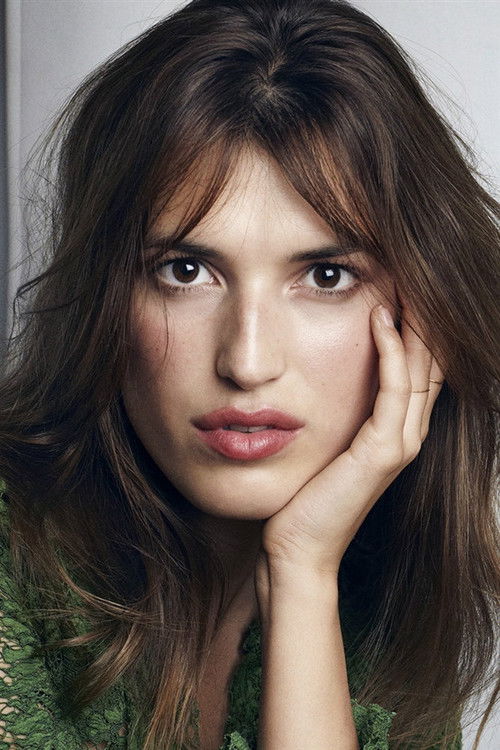 Jeanne Damas as Louise