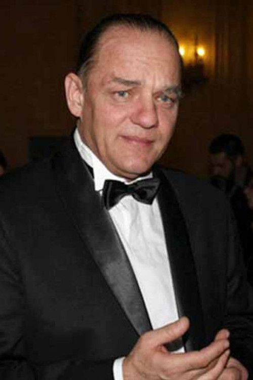 Valentin Popescu as Police Commander