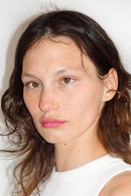 Serafina Sampu as Urska