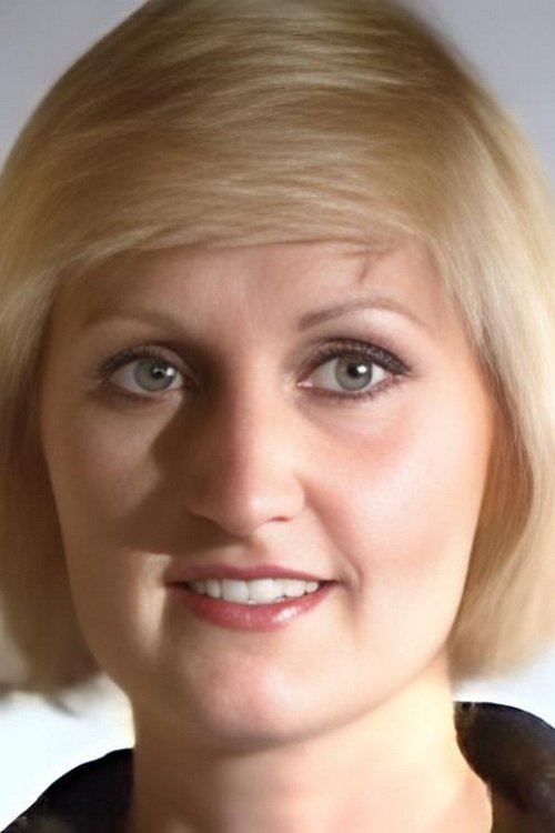 Margit Rauthe as Costumer