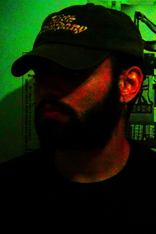 Samuel D'Almeida as O Locutor