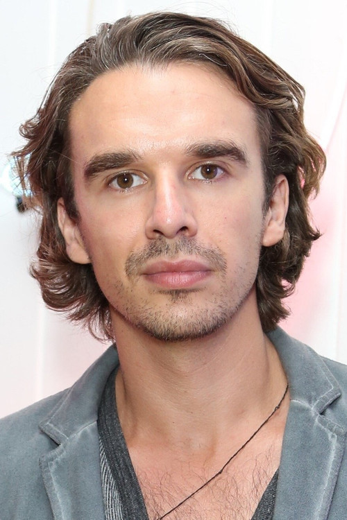 Edward Akrout as Romain