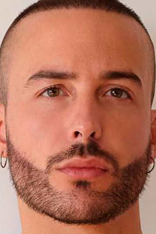 Alejandro Pérez as Concursante