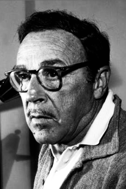 Gordon Douglas as Hotel desk clerk