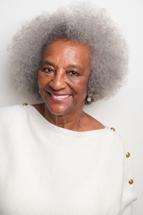 Gwendolyn Fuller Mukes as Edette